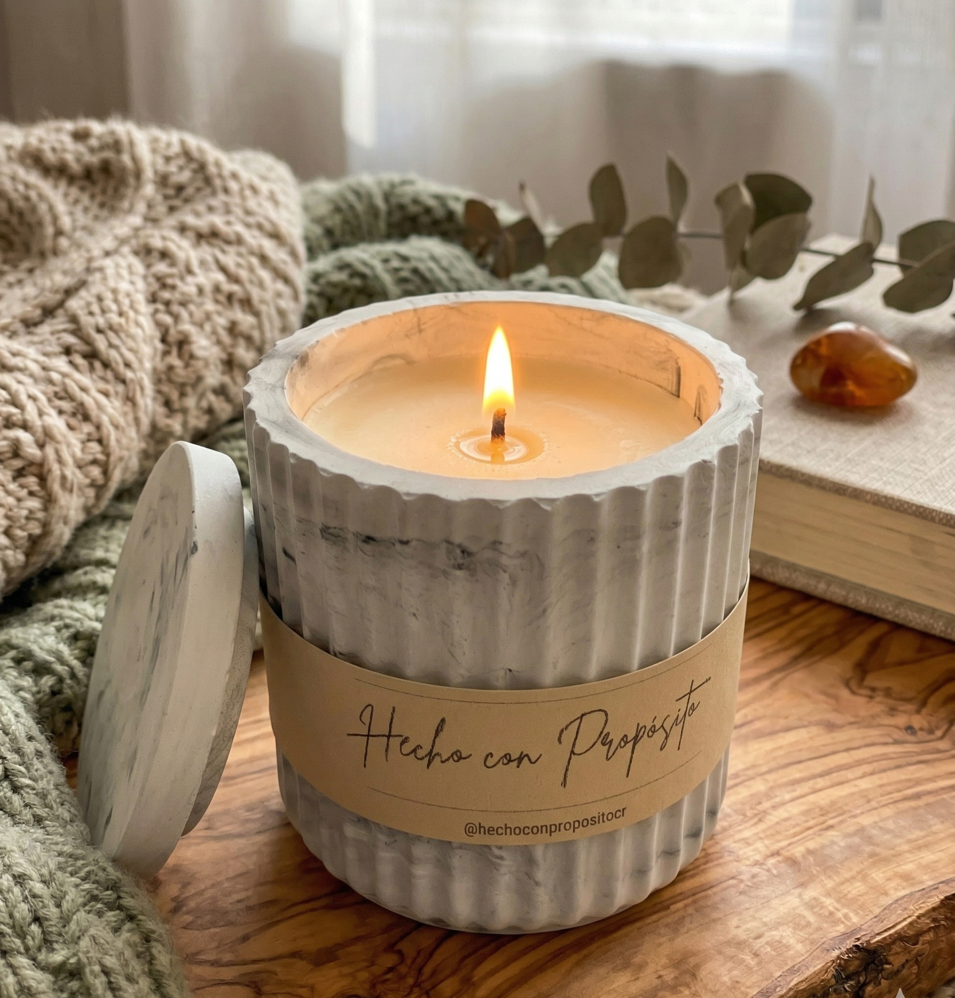 Envase estriado decorativo veta negra